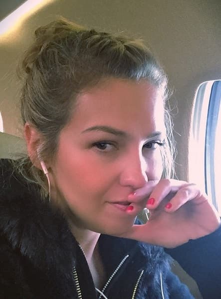 Thalía también se subió al jet y se fue a pasear a algún lugar.