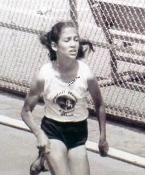 ¿Quién es esta chica tan deportista? Claro, es Jennifer Lopez en sus años de juventud.