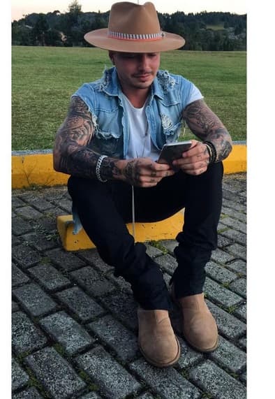 Otro que no paró de tomarse selfies y no se despegó del celular fue J Balvin.