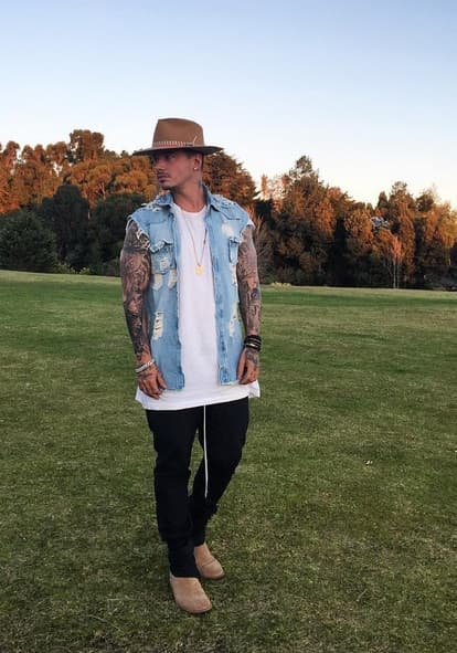 Y de nueva vez no dejó de presumir su estilo fashionista.