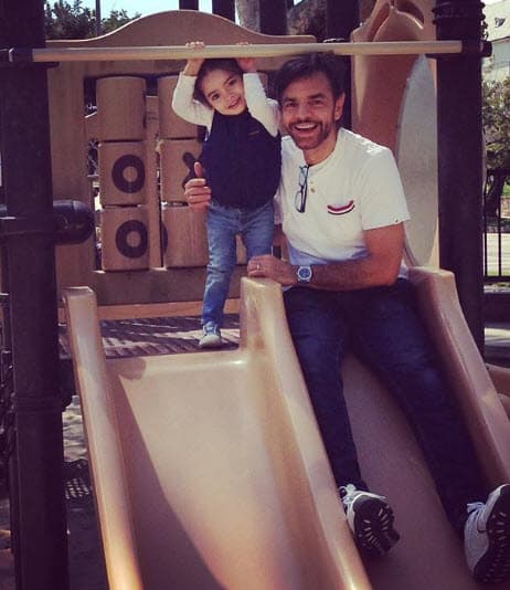 Está disfrutando al máximo su faceta como papá y esposo.