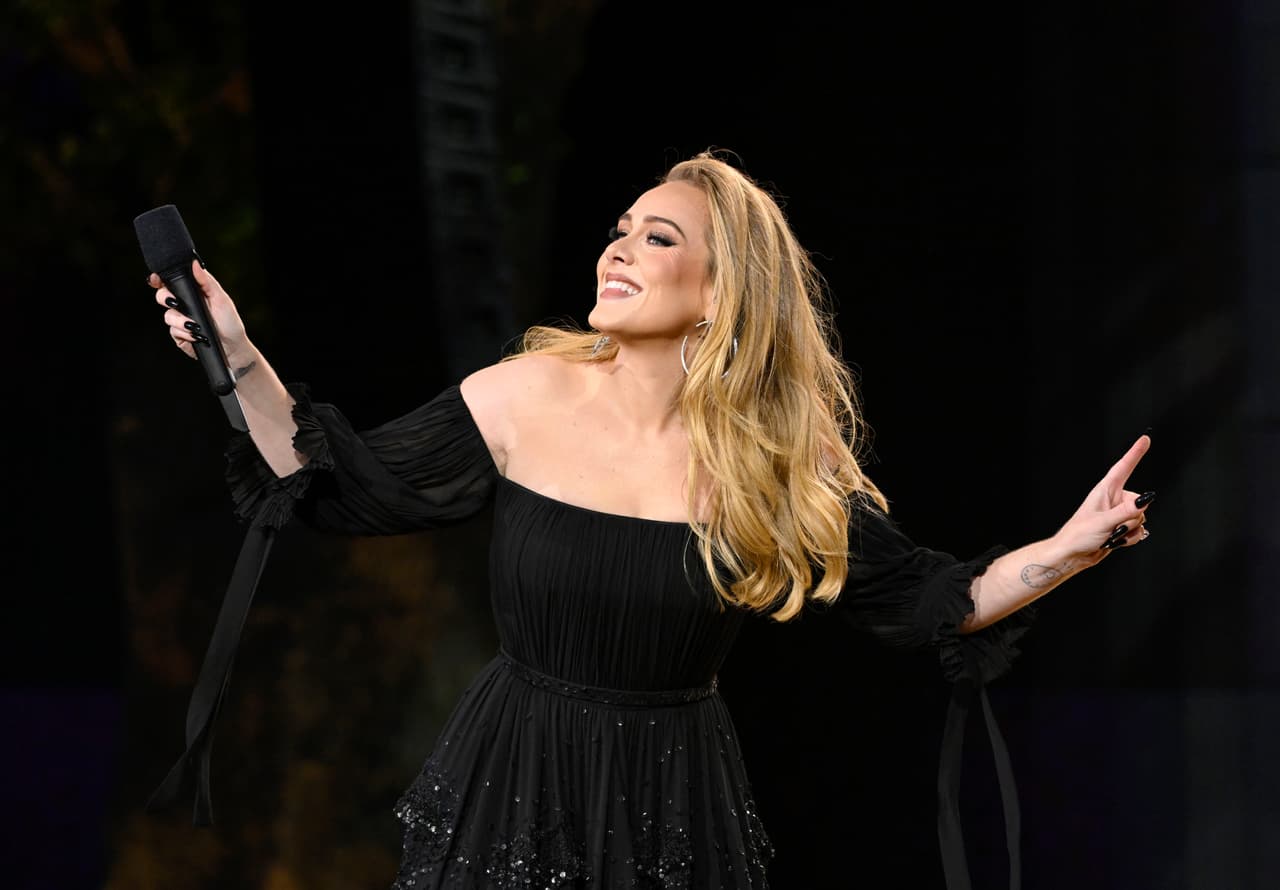 <h2 class="cms-H2-H2">Adele</h2>
<br>
<br>Desde 2021, Adele no puede dedicarle una sola canción a su expareja luego del acuerdo de separación, pero antes de eso, fueron varias las que le escribió a él para desahogar su dolor, y con las que cláramente facturó.