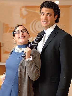 Dicho tema no era el principal dentro de la telenovela, era el que cerraba la telenovela, pero se volvió icónico pues la letra describía al 'cuartel de las feas'.