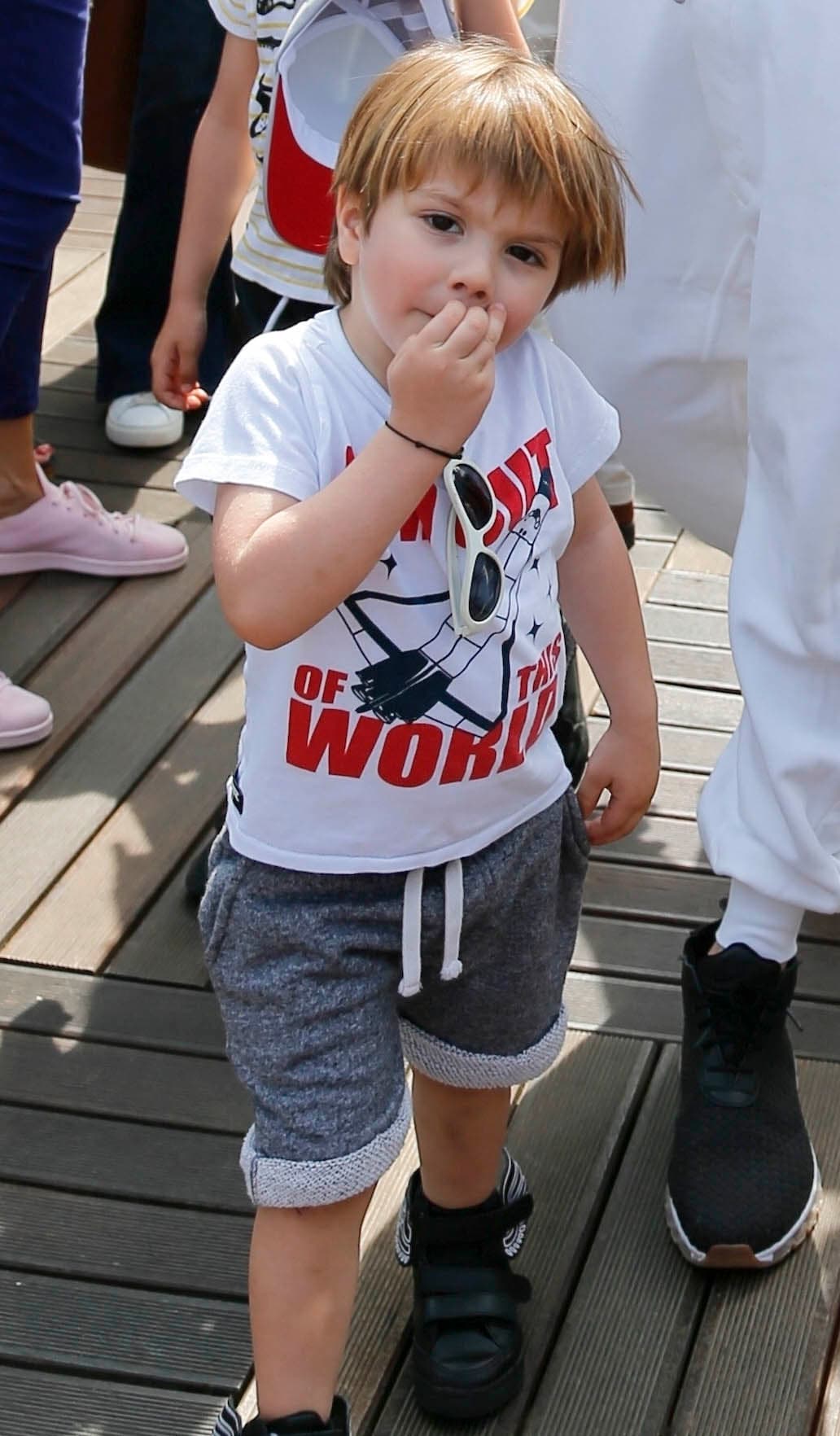 Sasha todavía está muy pequeño y contrario a su hermano, que acompañó a su famosa madre hasta a las grabaciones de 'The Voice', ha estado menos expuesto al público.