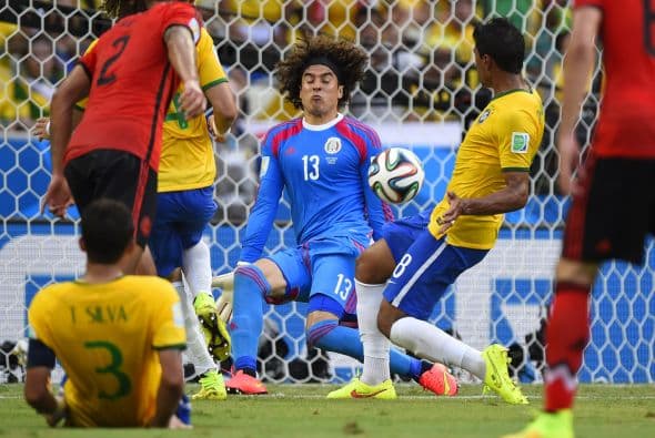 La Copa del Mundo de Brasil fue sin duda el torneo de los porteros, el portero mexicano Guillermo Ochoa, fue uno los arqueros que destacó, sin embargo, el guardameta sigue sin equipo.