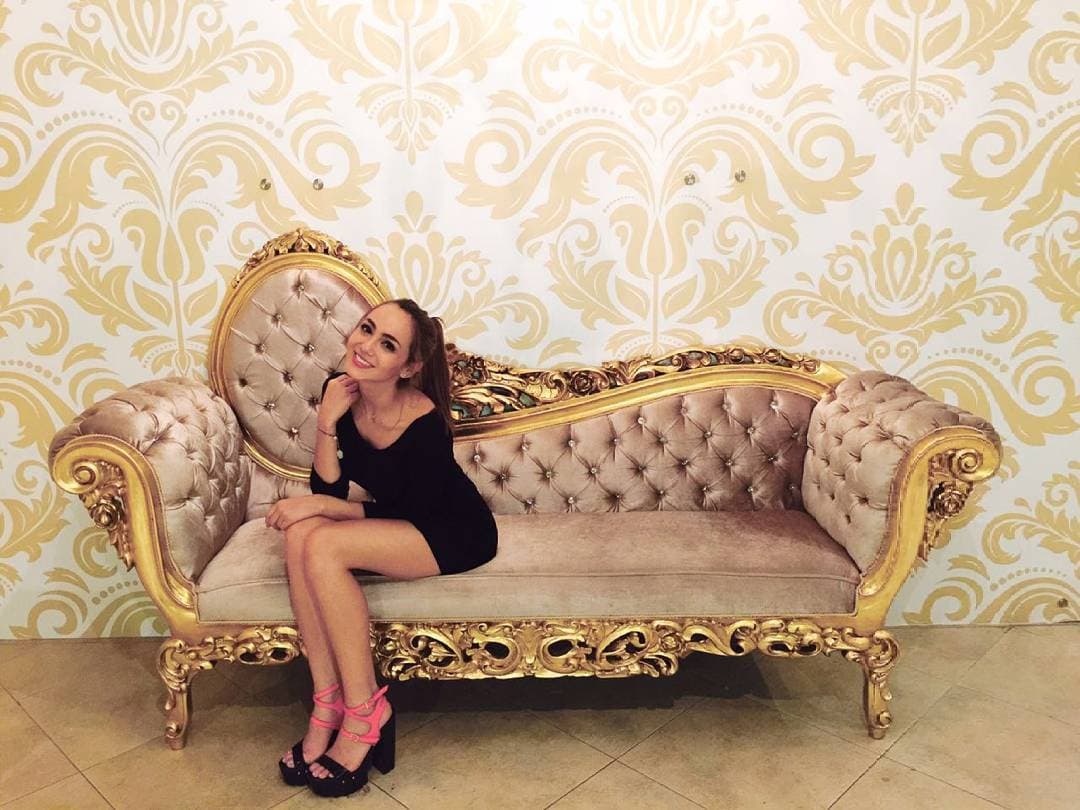 A la joven modelo no le gusta el pescado ni el aguacate.