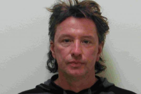 Richie Sambora, guitarrista de Bon Jovi, fue detenido el 26 de marzo de 2008, por manejar bajo los efectos del alcohol.