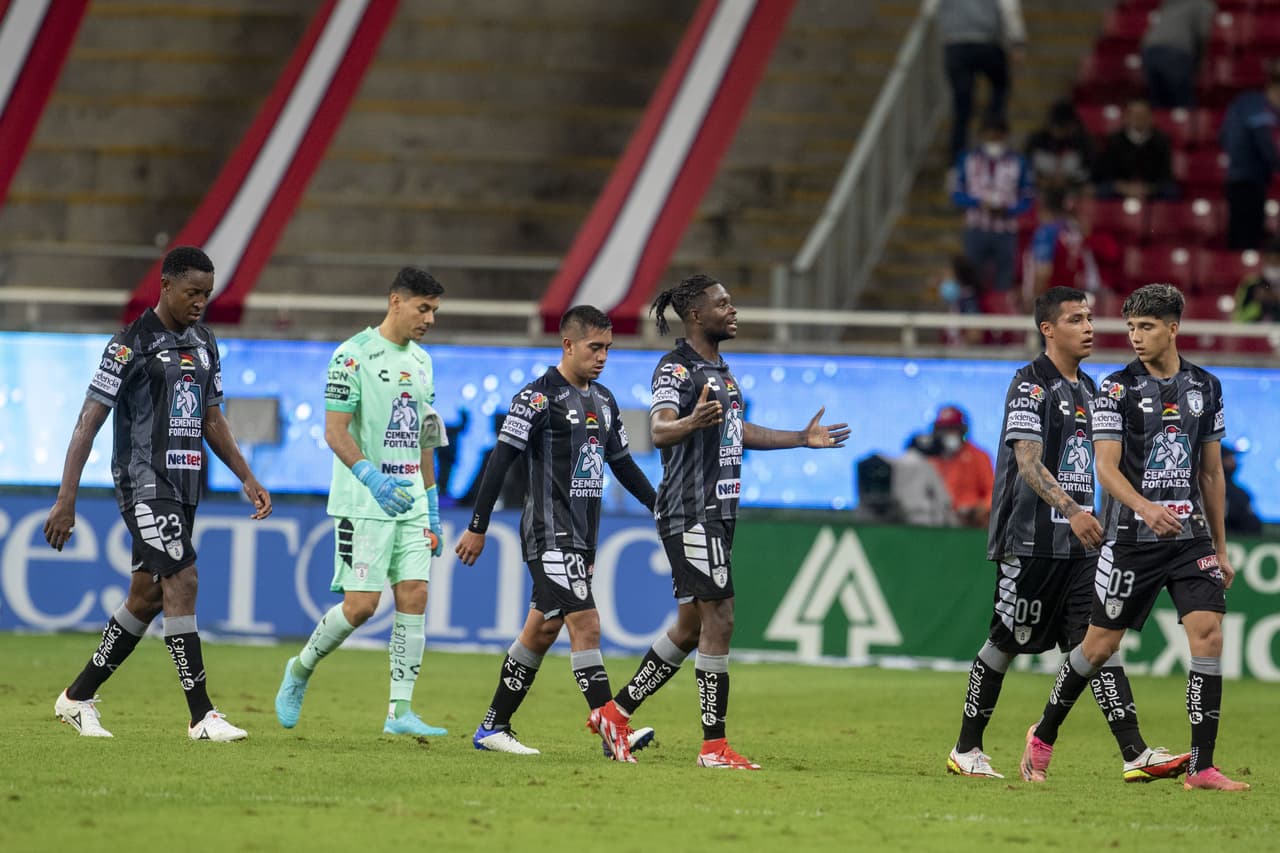 Llegaba el descanso y el marcador seguía sin moverse; las faltas y el último toque en ambas áreas privaba a los fans del espec´taculo.