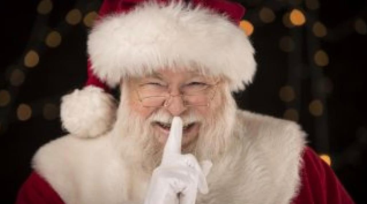 Willbrrook Mall recibirá a Santa Claus del viernes 27 de noviembre, al miércoles 23 de diciembre, es necesario hacer reservación para tomarse la foto. Para más información visite la 
<b><a href="https://www.shopdeerbrookmall.com/en/events/photos-with-santa-34947.html" target="_blank">página de internet. </a></b>
<br>