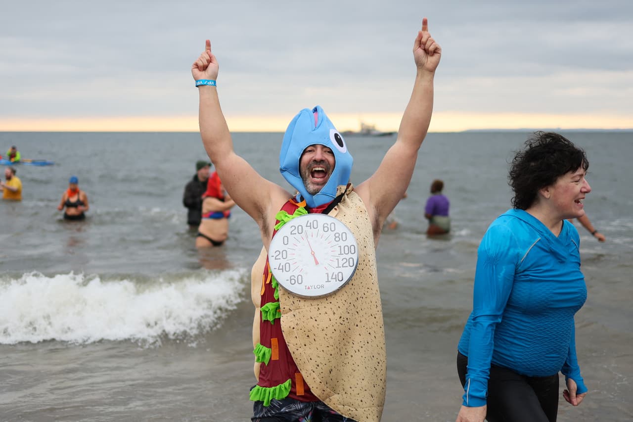 El club mantiene esta tradición con reuniones semanales durante todo el invierno, además del evento principal de Año Nuevo.