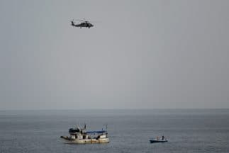 Tras quedar a la deriva el buque emitió una señal de emergencia.