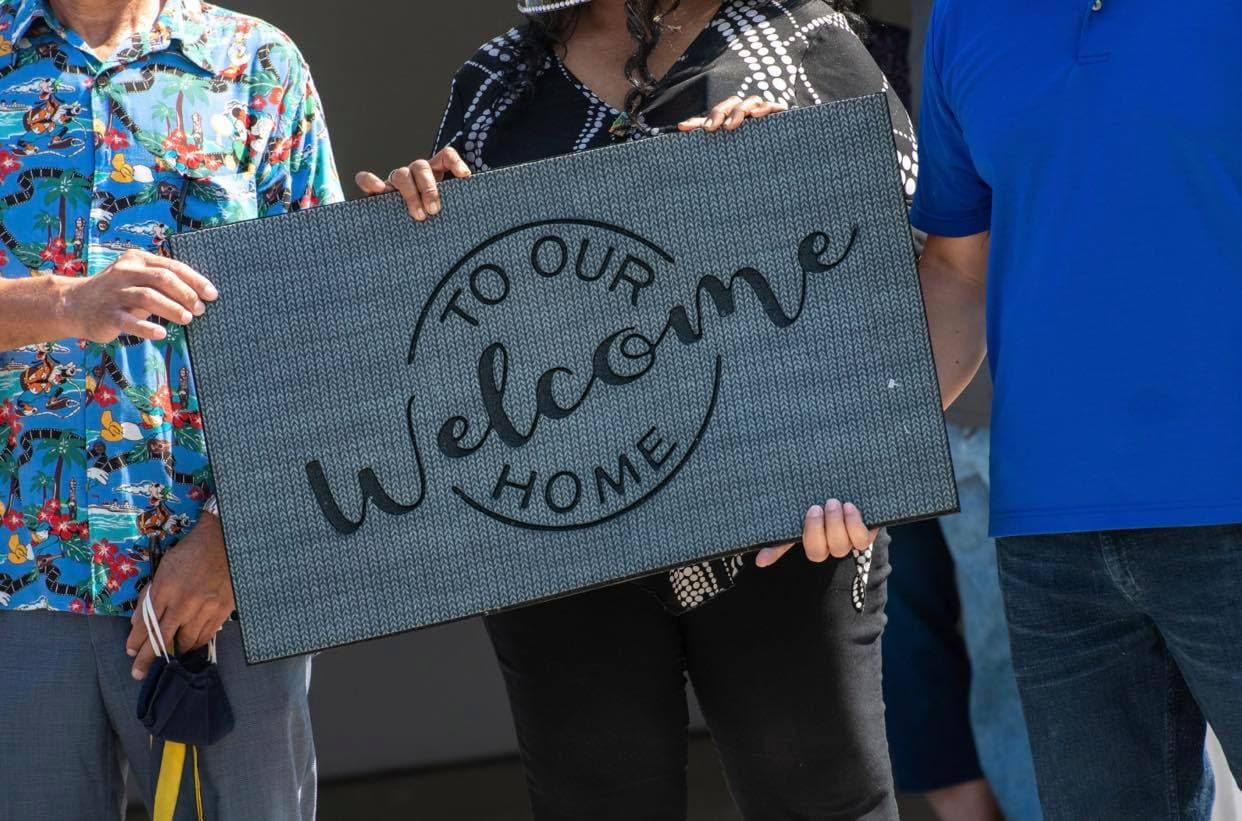 Los interesados deben comenzar ingresando al sitio web de la organización y averiguar sobre la disponibilidad de casas en una determinada área. A ingresar a hábitat.org., deben ingresar el código postal y llenar un formulario con los datos principales.