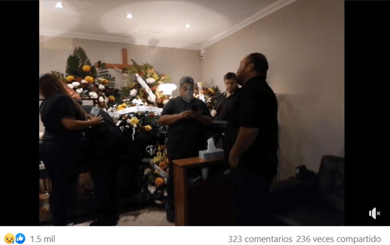 La familia del cantante de 27 años, realizó la velación del cuerpo en su propia casa e hizo transmisión en vivo por Facebook.