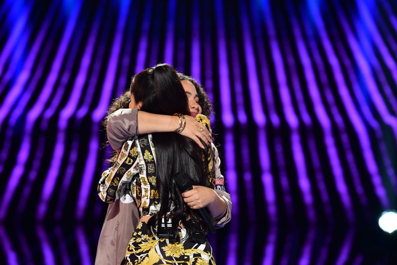 Natti Natasha y Jessica Nuñez se fundieron en un abrazo que emocionó a todos en set.