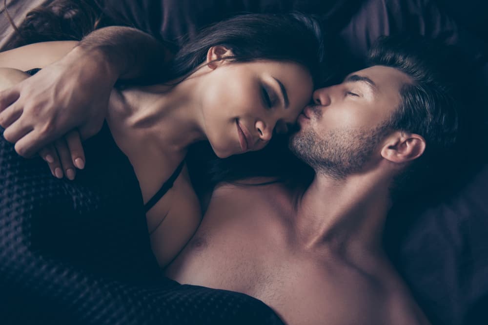 Sexualmente es intensa, por supuesto, pero fuera de eso la actitud posesiva de Escorpión, sus celos y forma dominante chocan con la naturaleza crítica y analítica de Virgo creando situaciones difíciles.