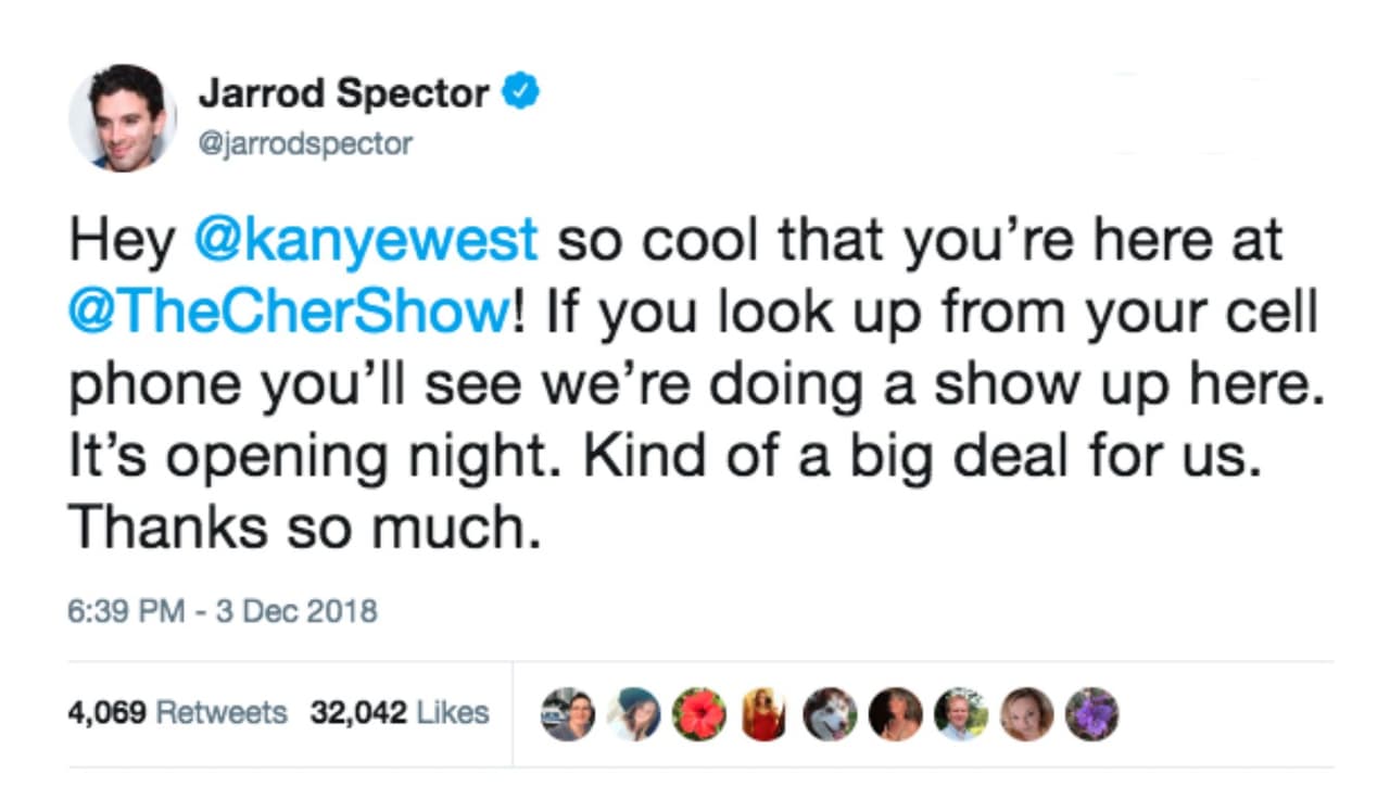 Especialmente para los actores. 
<b><a href="https://twitter.com/jarrodspector">Jarrod Spector, quien interpreta al exesposo de Cher, el fallecido Sonny Bono, le llamó la atención en Twitter</a></b>: "Hey Kanye West, qué bueno que estés aquí en 'The Cher Show'. Si dejas de mirar tu celular, verás que estamos haciendo un show aquí. Es nuestra noche de apertura. Se trata de algo grande para nosotros. Muchas gracias".