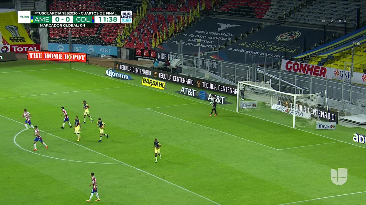 ¡TIRO ATAJADO! disparo por Jesús Molina.