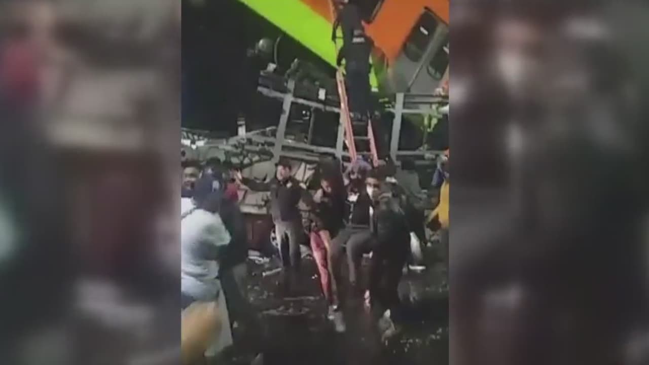 Hombres y mujeres auxiliando a los heridos mientras llegaban las autoridades y personas valiéndose de cualquier cosa para poder rescatar a las víctimas que se encontraban debajo de los escombros quedaron captadas en varios videos grabados por testigos del colapso de una parte del metro de Ciudad de México el pasado 3 de mayo. Te mostramos las conmovedoras imágenes.