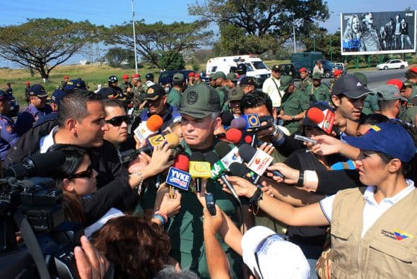 El ministro Carlos Figueroa Matas detalló a la prensa que al menos una persona murió y tres más resultaron heridas en las explosiones de norte de Venezuela.