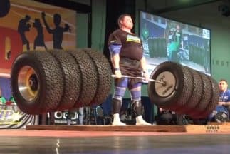 ¡El hombre más fuerte del mundo levanta 1155 libras!