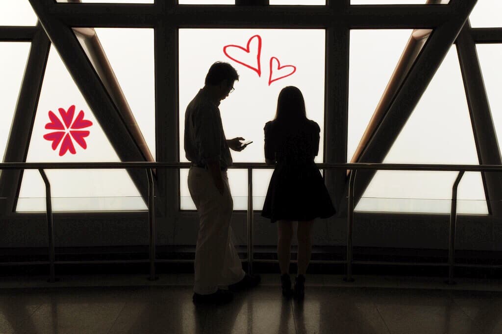 ¿Estás exagerando con Tinder y las citas amorosas?