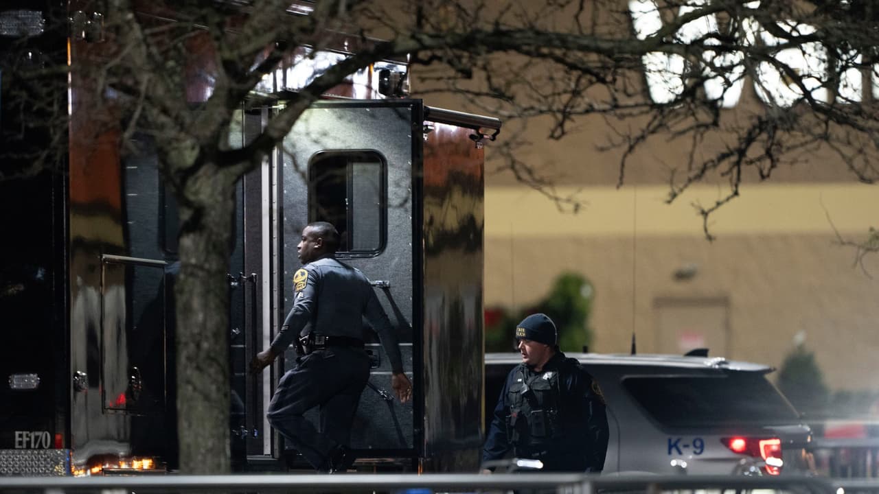 El sistema 911 recibió el primer reporte del tiroteo a las 10:12 pm.