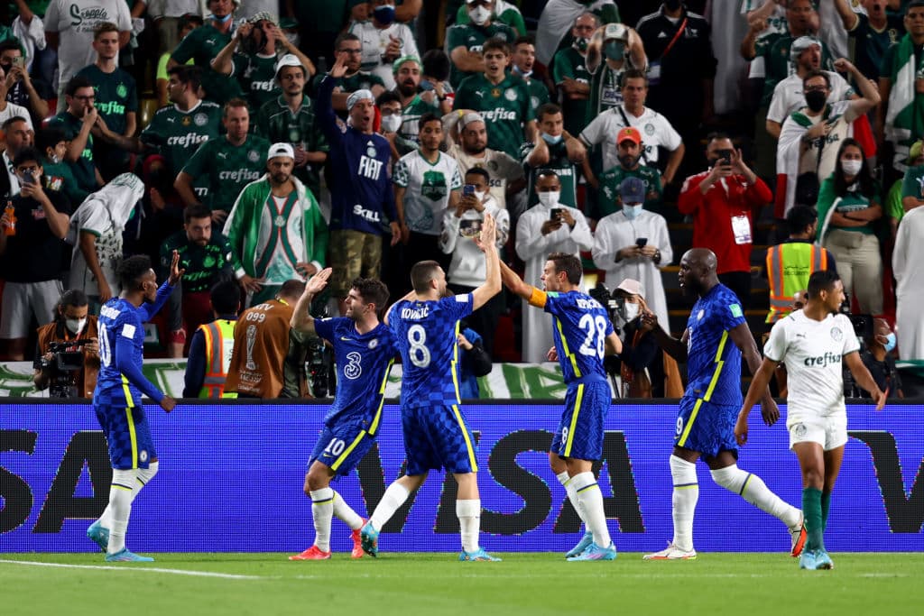 Tras el empate 1-1 en los 90 minutos reglamentarios, el juego pasó a los tiempos extras donde el Palmeiras se descuida al minuto 114 cometen un penal, Kai Havertz no perdona y el Chelsea termina venciendo 2-1 al Palmeiras.