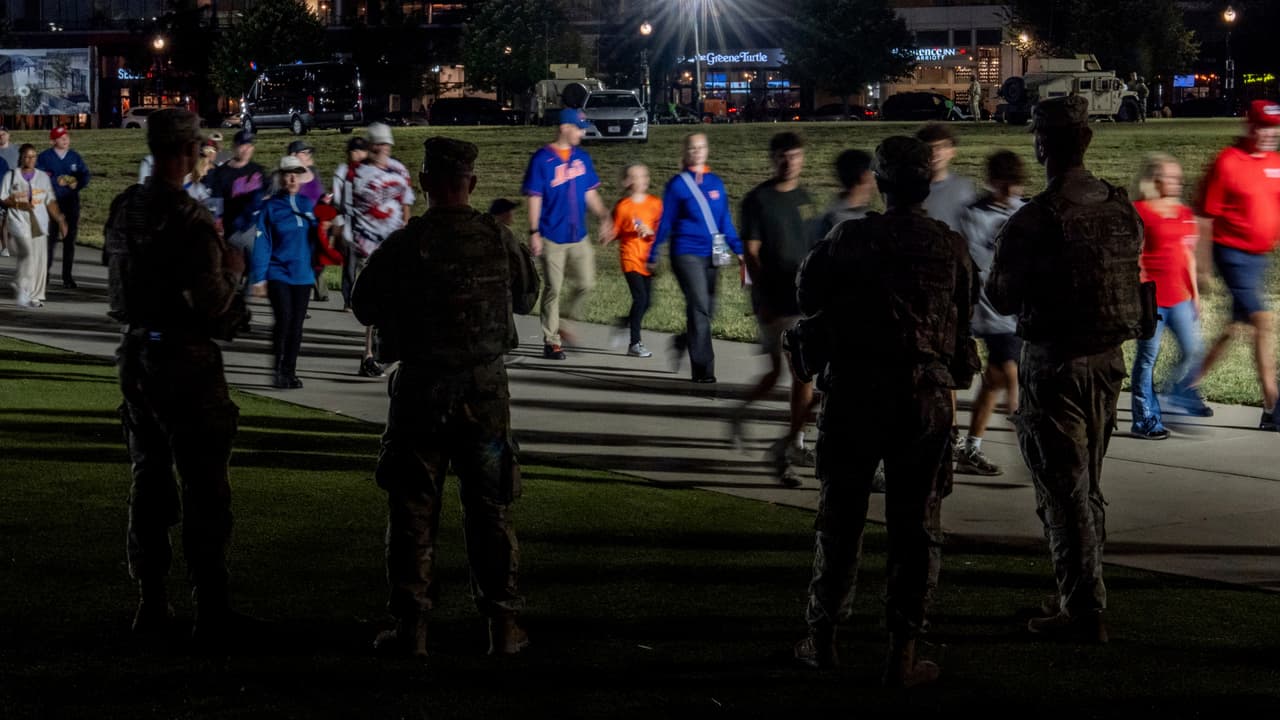 Menores se apoderan violentamente de Navy Yard; comerciantes temen afectaciones 