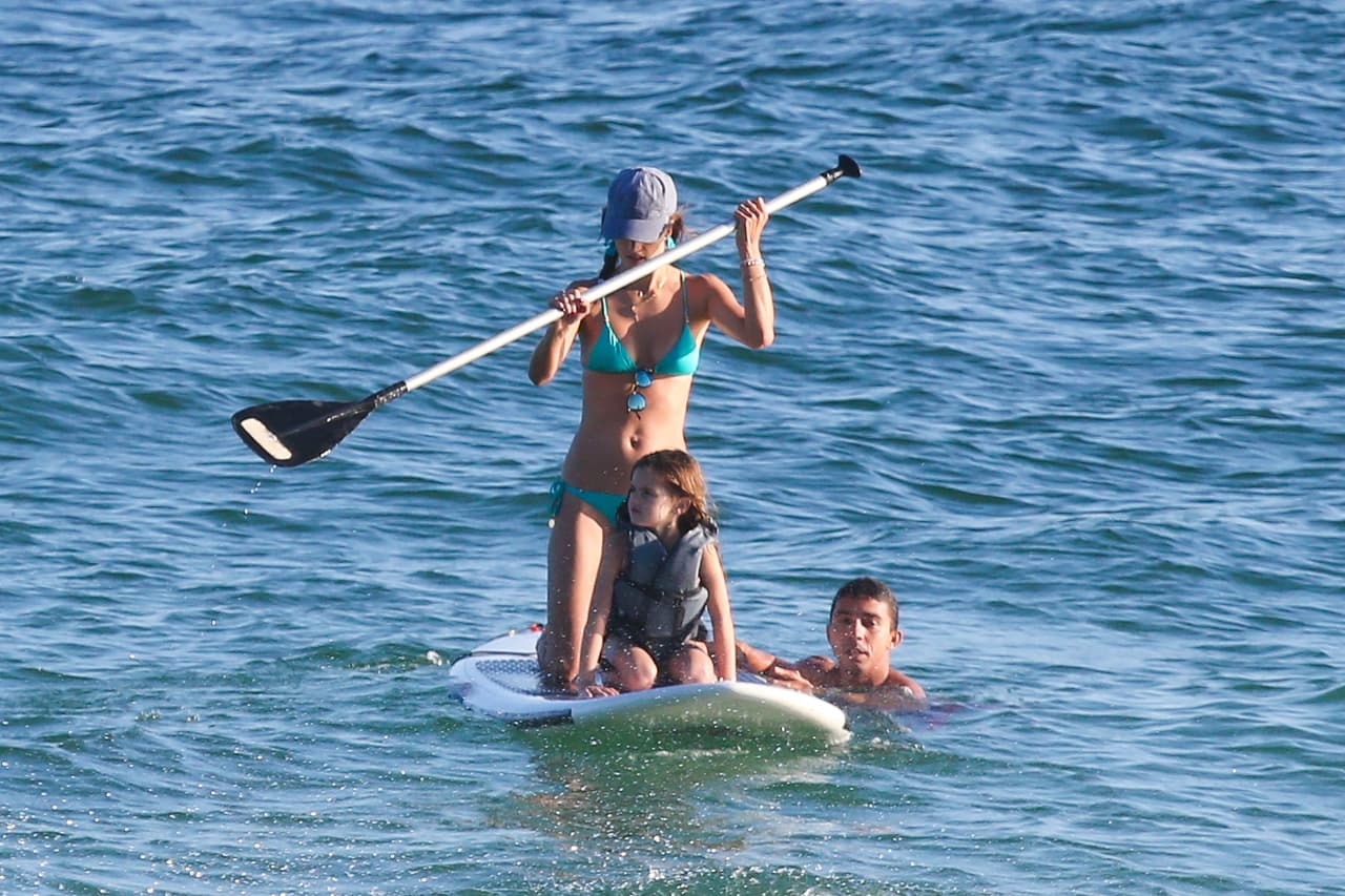 Juntos se divirtieron sobre un kayak.