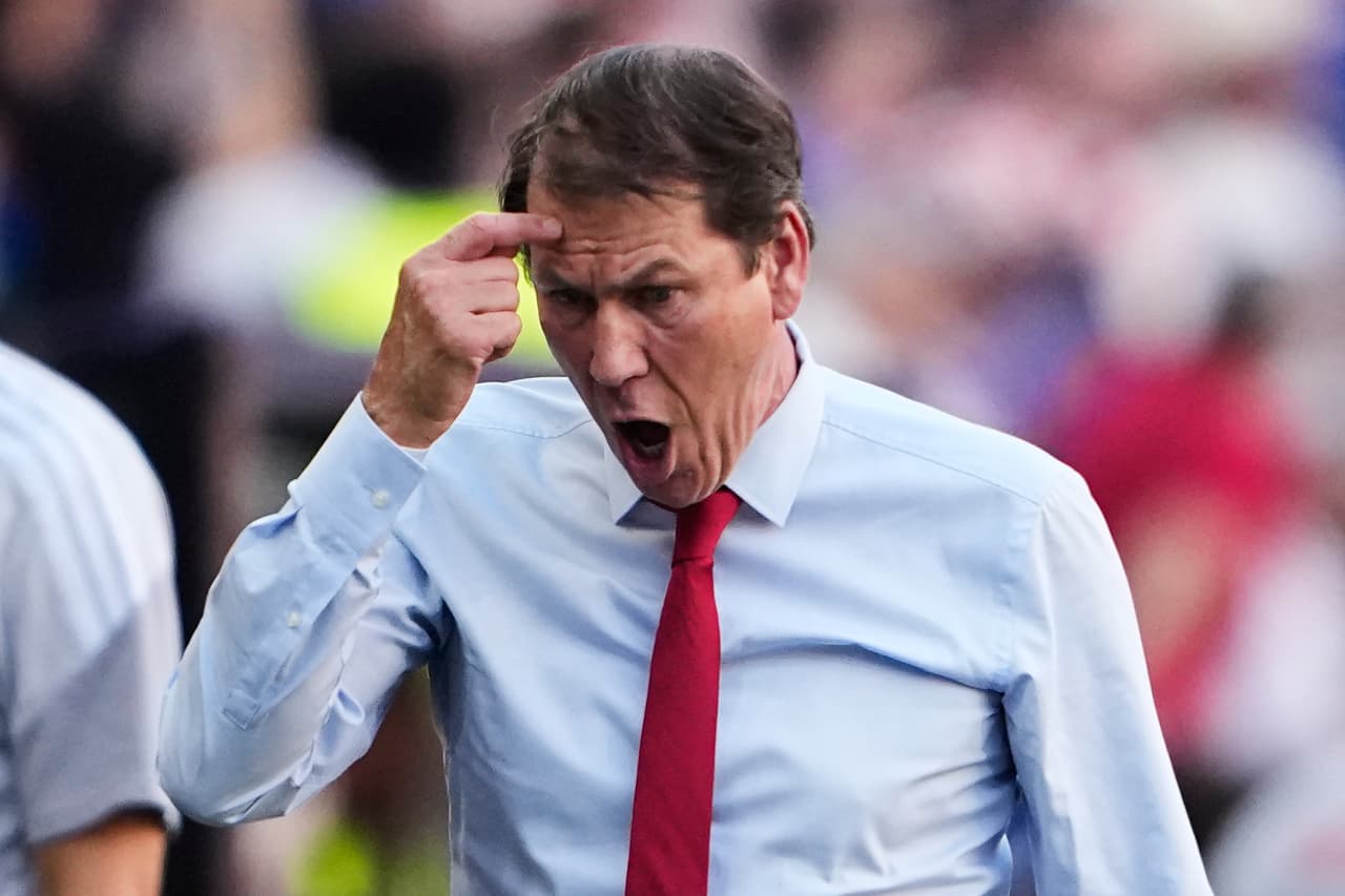 El entrenador de Bélgica, Rudi Garcia, reacciona desde la banda durante el partido de octavos de final de la Copa del Mundo entre Estados Unidos y Bélgica en Seattle, el lunes 6 de julio de 2026.