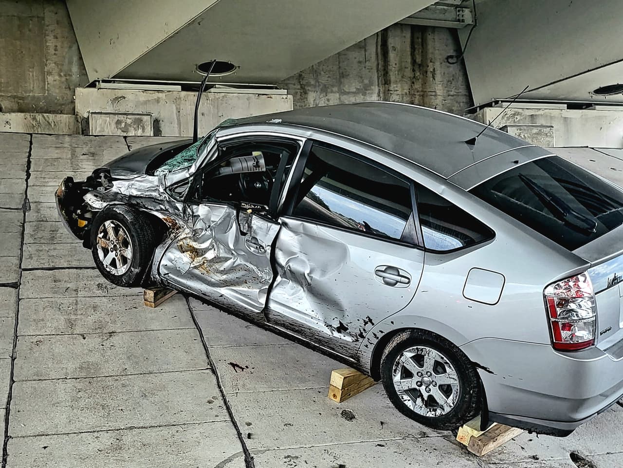 Un accidente múltiple en la intersección de la I-75 y Carretera Estatal 60, en Brandon, en el condado Hillsborough, dejó ocho personas heridas. La causa fue un camión que arrojó tierra mojada a la calle.