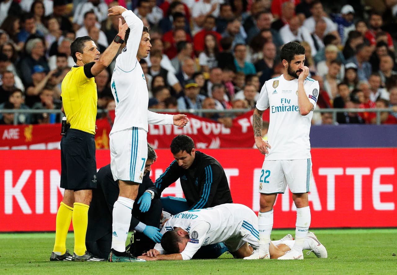 En aquella oportunidad el español también tuvo que salir lesionado y, de paso, se perdió la Euro 2016 con su país.