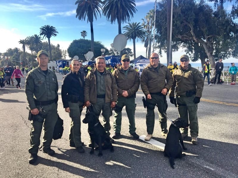 La unidad especial antibombas del Sheriff de Los Ángeles hizo su trabajo en el evento.