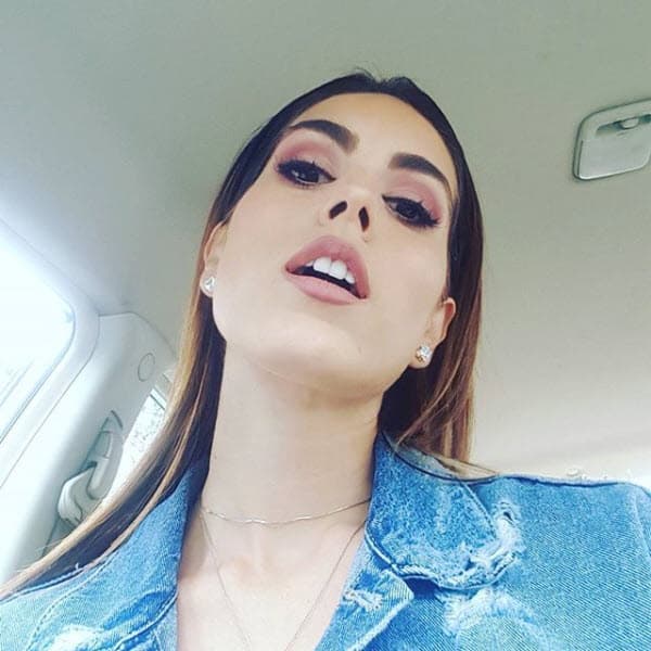 Esto le dio la oportunidad de poder estudiar actuación en el Centro de Eduación Artística de Televisa (CEA).