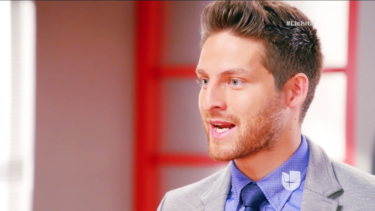 Él sabe muy bien que Alex es gay.