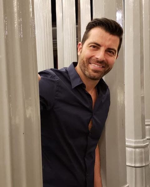 Estudió actuación en su país natal en 2002. Ha participado en series como ‘Hispana’, ‘Mi gitana y ‘Coslada cero’.
<br>