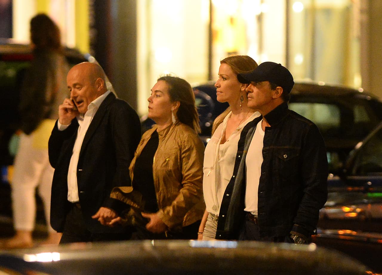 En una exclusiva tienda de zapatos.