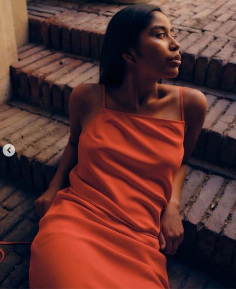 La idea para el proyecto 'Realismo Mágico' de Vogue era mostrar una piel nativa y Karen fue seleccionada para la revista.