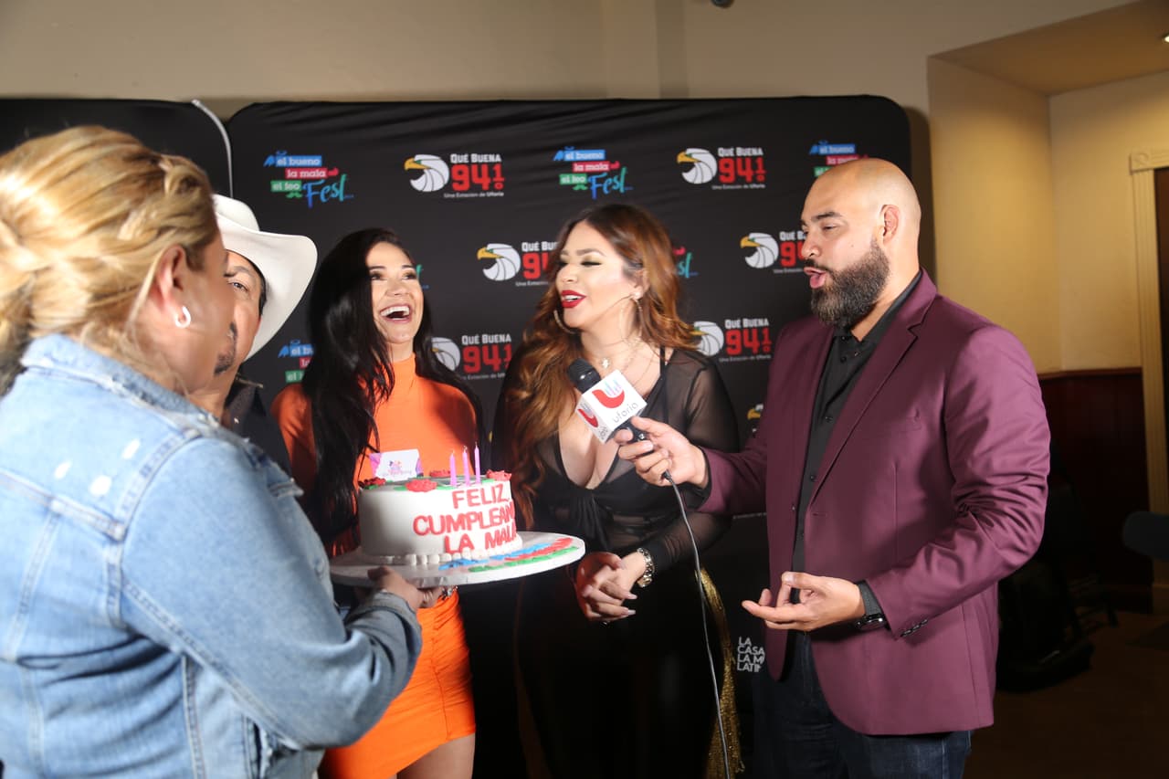 Pero esa no fue la única sorpresa, en plena entrevista con 
<b>Marilyn Odessa</b> le llevaron otro pastel y le cantaron las mañanitas.