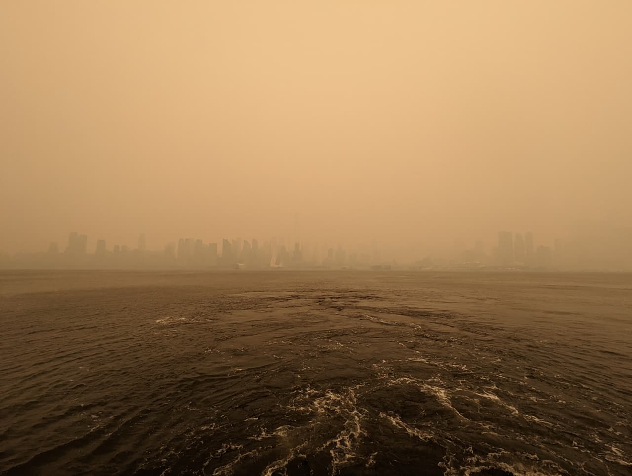 Una alerta de calidad del aire ‘código naranja’ significa que las concentraciones de 
<b>c</b>ontaminación ambiental dentro de la región pueden volverse insalubres para grupos sensibles.