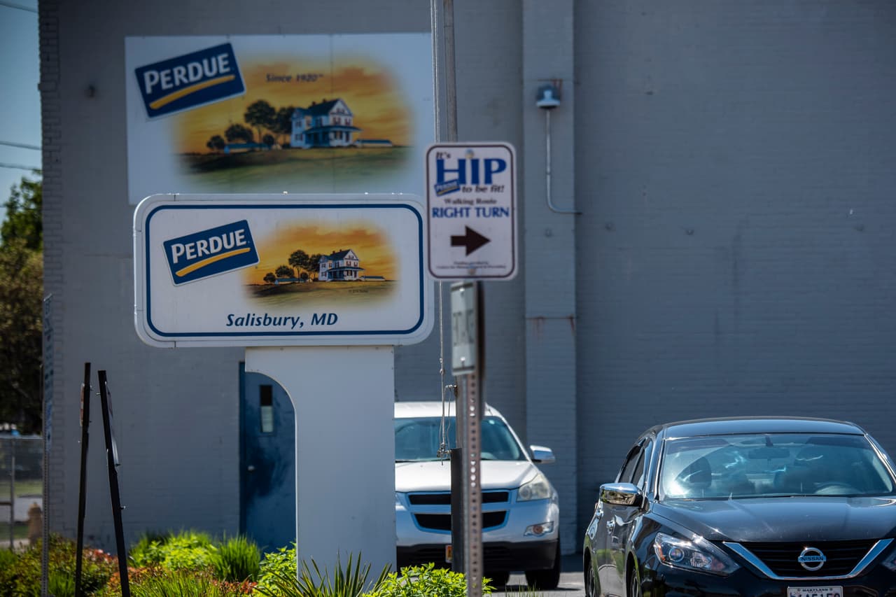 “Nos entristece profundamente la muerte de un contratista que trabaja para una empresa que limpia nuestro equipo de producción y que resultó fatalmente herido en un accidente el domingo por la mañana en nuestras instalaciones de Alimentos Preparados en Perry, Georgia".