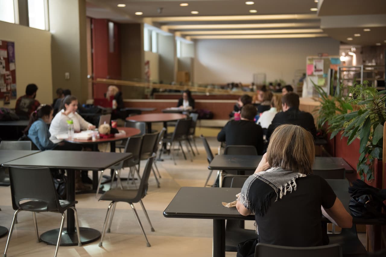 <b>Número 9: (Empate): </b>Mount Saint Mary's University, California
<br>
<br>
<b>Cantidad total de estudiantes de pregrado: </b>2,788
<br>
<br>
<b>Porcentaje que son hispanos</b>: 59.8%
<br>
<br>
<b>Ranking en la categoría de universidades regionales del oeste (West): </b>23 (empate)
<br>
<br>
<b>Precio matrícula:</b> $37,722
<br>
<br>
<b><a href="https://www.usnews.com/best-colleges/mount-saint-marys-college-1243">Esta es una universidad privada, católica,</a></b> para mujeres, ubicada en Los Angeles, que ofrece un currículo de artes liberales.