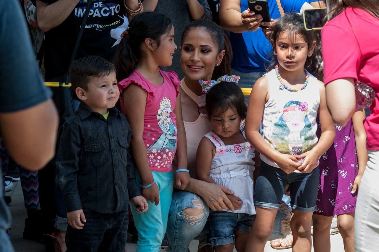 Una bienvenida calurosa fue lo que recibió al equipo de Primer Impacto en Fresno. Tanto del clima como el cariño del público del Valle Central. Todos los presentes tuvieron la oportunidad de tomarse fotos y convivir con el equipo.