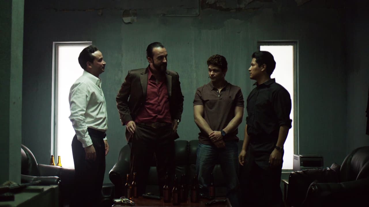 To close the deal, 
<b><a href="http://www.univision.com/series/el-chapo/arturo-bernal-leyda-joined-el-cano-and-chente-to-vanquish-el-chapo-video">the three drug lords and ‘La Muñeca’ shook hands and promised a war in which Guzmán Loera could never defend himself</a></b>.