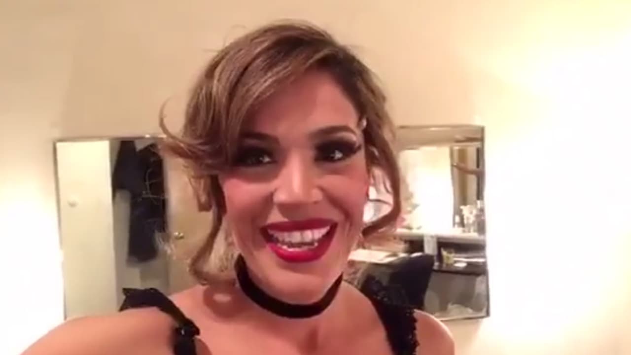 Muy nerviosa, Karla hizo a un lado del pudor para atreverse a esta locura.