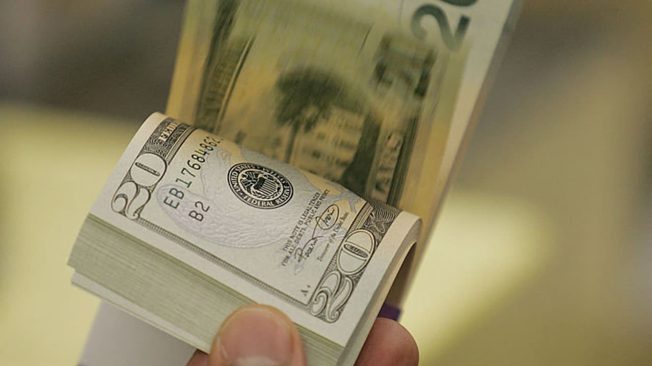 Este viernes empezarán a emitirse 34,000 pagos del 
<a href="https://www.univision.com/local/los-angeles-kmex/estimulo-dorado-california-dinero">Estímulo Dorado</a> a contribuyentes de manera electrónica y a partir del próximo lunes comenzarán a enviarse por correo 750,000 cheques en papel.