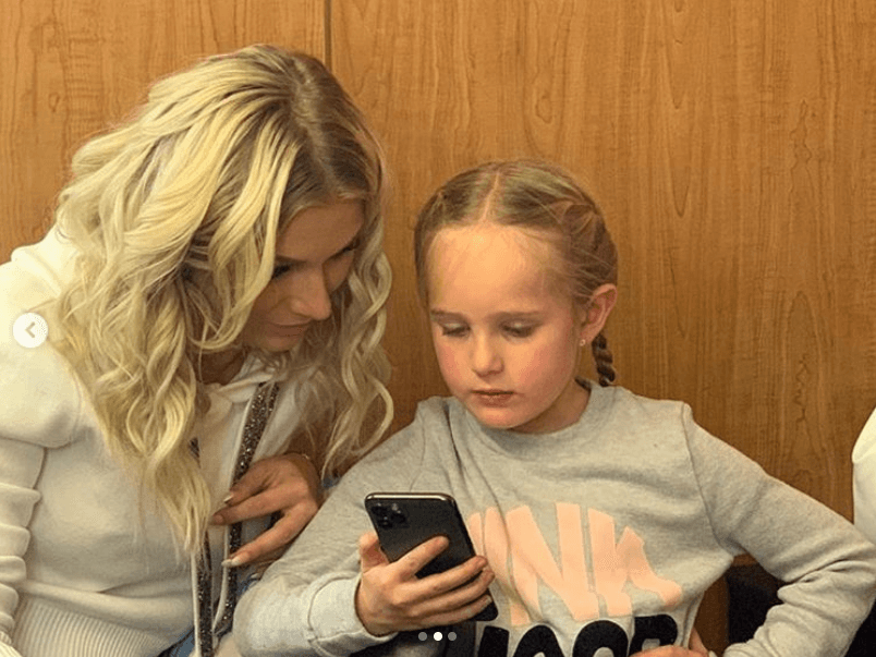 El actor realizó la publicación a dos horas de que su exesposa, Geraldine Bazán, denunciara que él las había obligado en un par de ocasiones a saludar a la actriz rusa.