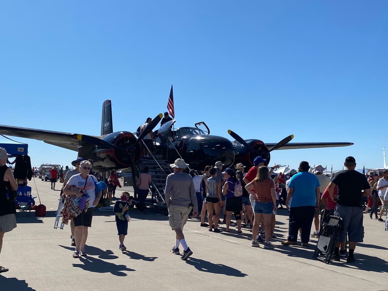 El espectáculo del aire congrega a más de 100,000 personas en la Base Aérea de EEUU Davis-Monthan en Tucson.