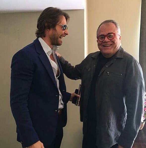 Sebastián Rulli bromeando con Correa.
