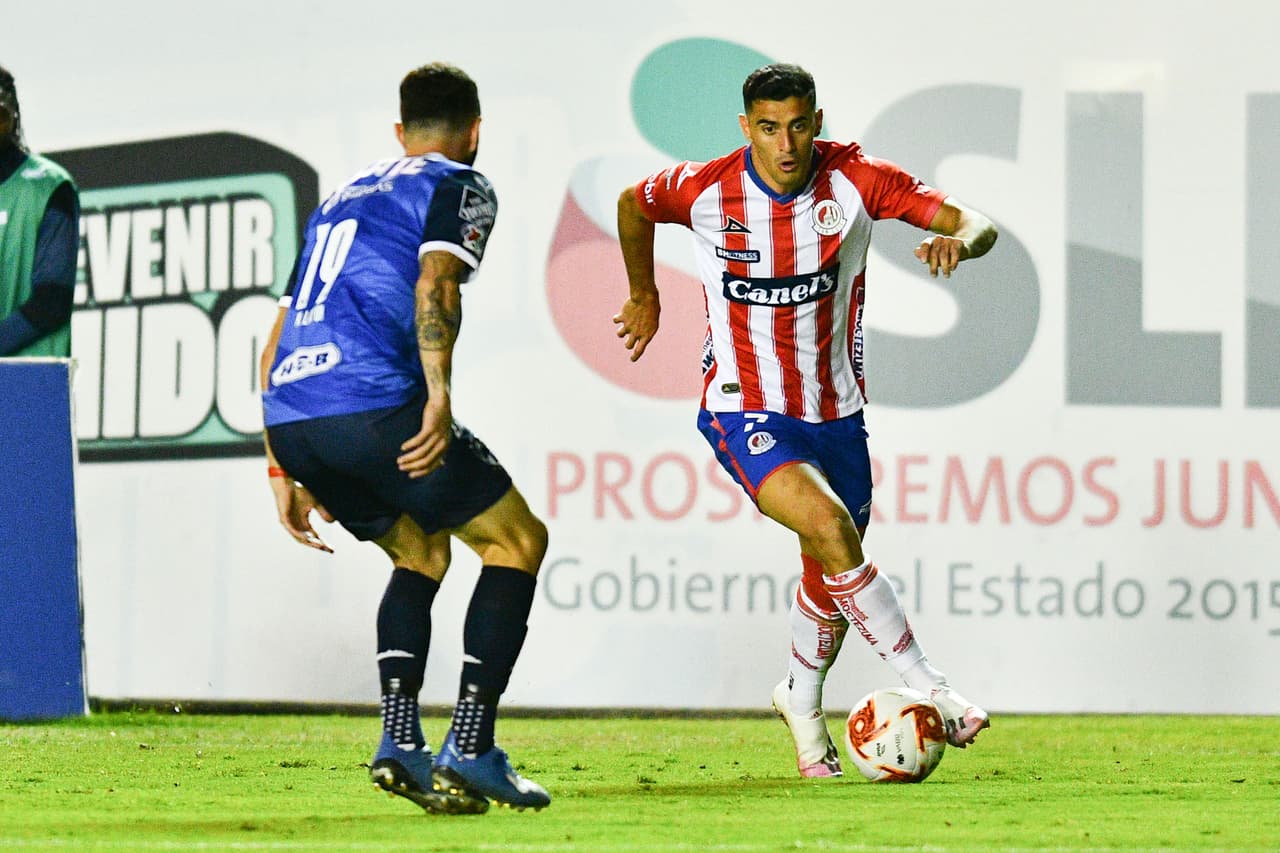 Con goles de Aké Loba y Maximiliano Meza, los Rayados se imponen 1-2 en su visita al Atlético San Luis.